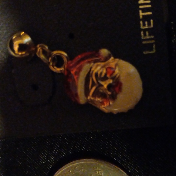 Gold plated and enamel painted Santa Clase earrings. Christmas is coming! - Picture 4 of 5